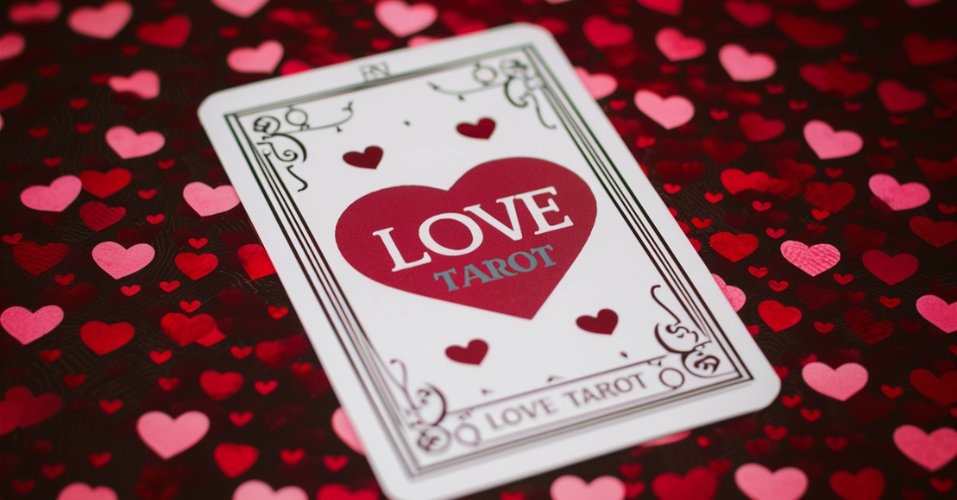 5 Love Tarot Spreads You Need To Try!
