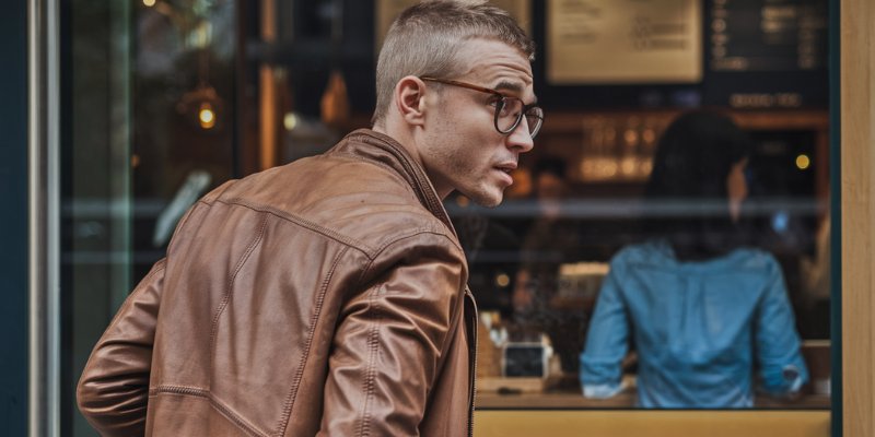 Past Life Connections: 12 Undeniable Signs of Karmic Love 